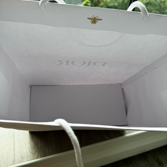 Dior White Shopping Bag with Gold Logo - Picture 6 of 11